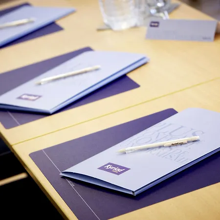 Ibis Styles Bordeaux Arena מלון בגלס