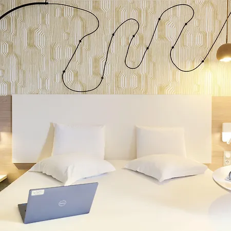 Ibis Styles Bordeaux Arena בגלס