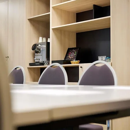 Ibis Styles Bordeaux Arena 3* בגלס